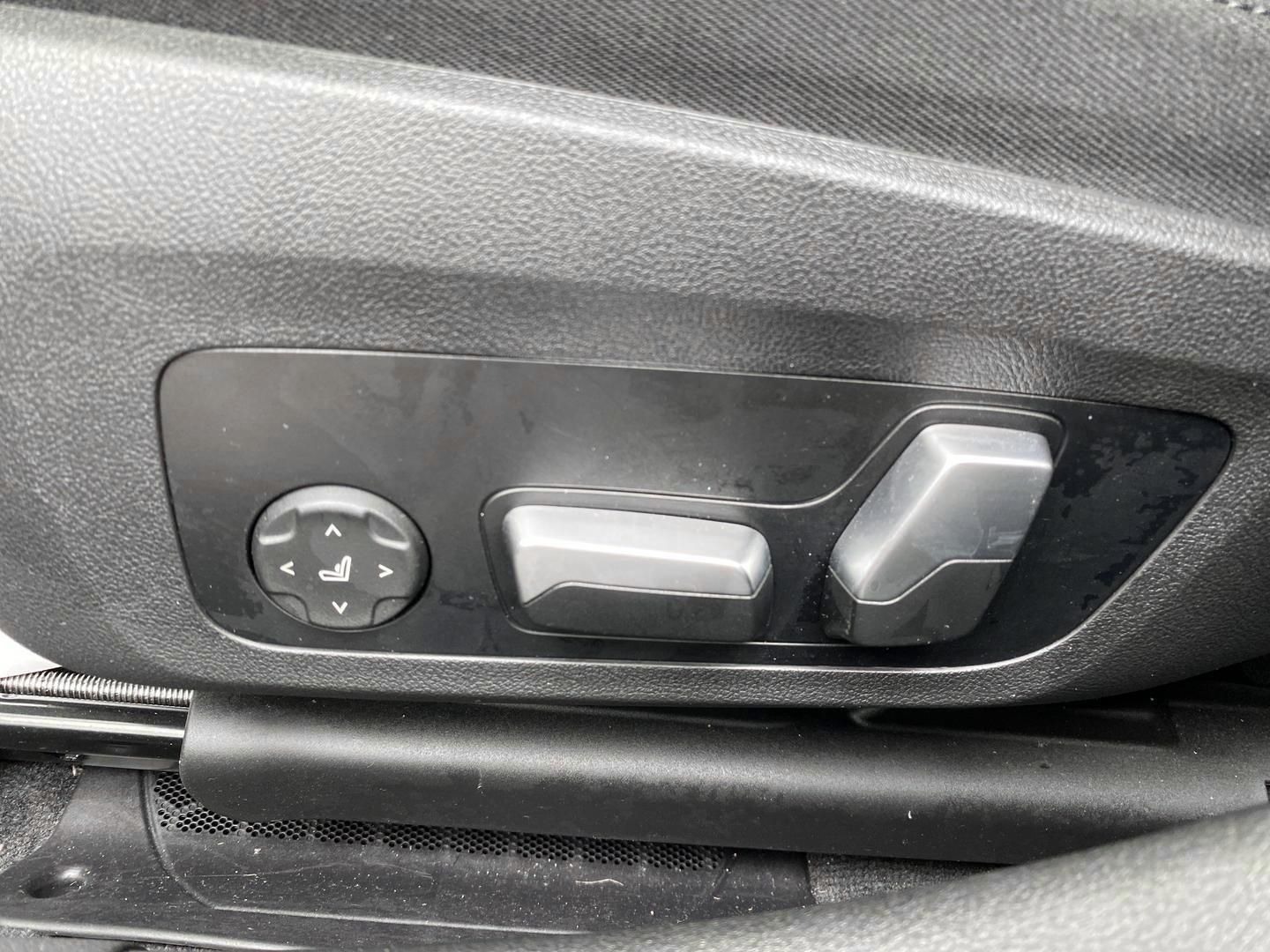 BMW 330 d Touring HUD Navi Memory LED Blendfreies F foto 16