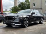Mercedes-Benz E 300 e Lim. NAVI/LEDER/LED/GLASDACH/MEMORY/ - Mercedes-Benz E 300 in Bochum