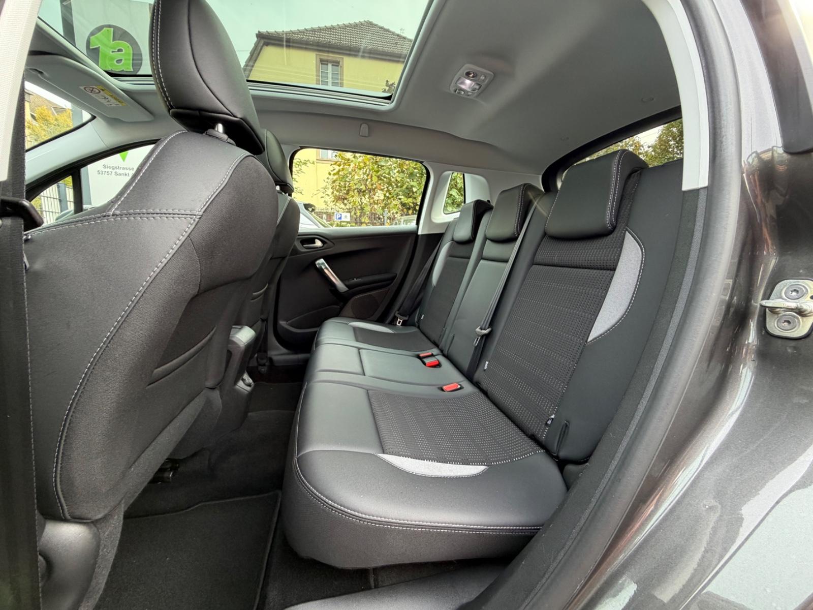 Peugeot 2008 Allure*NAVI*KAM*PDC*TEMPO*PANO*AUTOMATIK