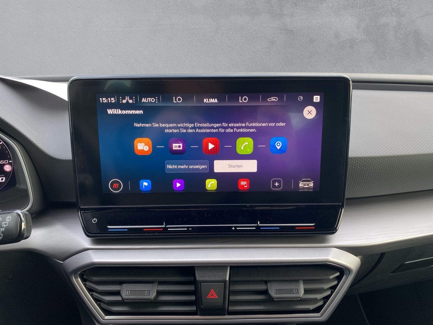 Fahrzeugabbildung SEAT Leon Sportstourer FR 2.0 TDI EU6d Navi digitales