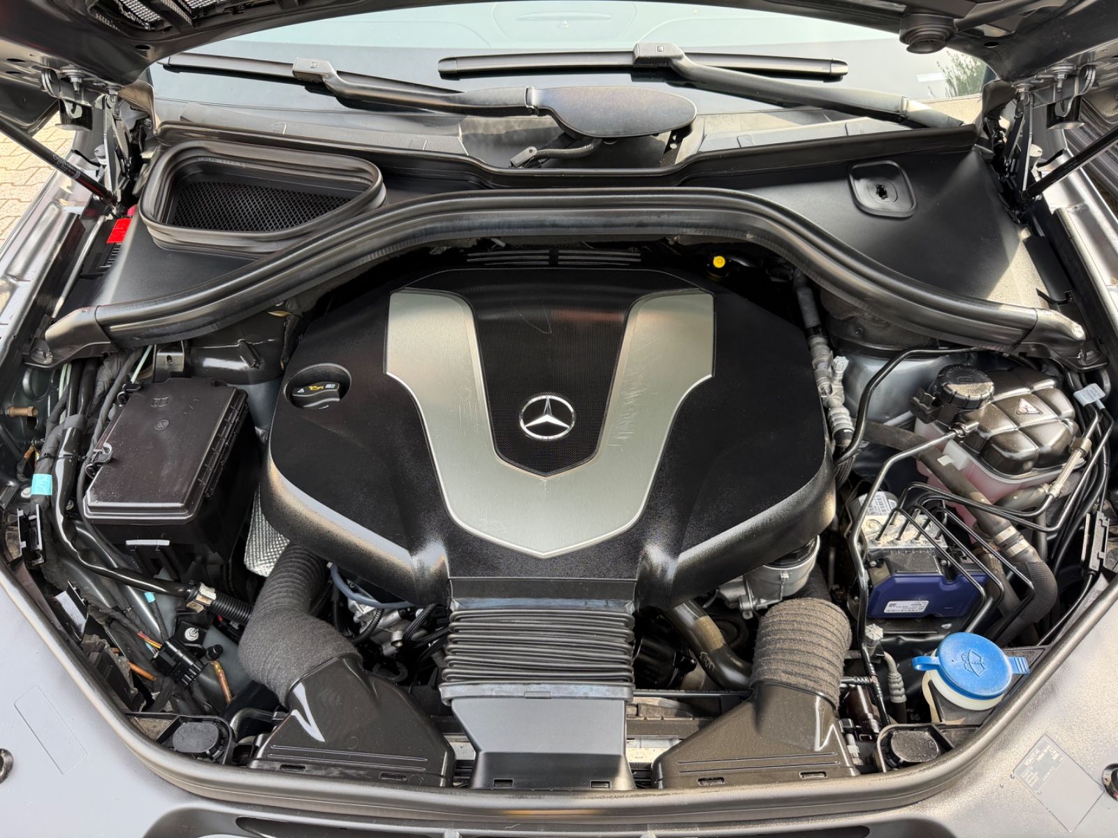 Fahrzeugabbildung Mercedes-Benz GLE 350 d 4Matic AMG LINE NEUER MOTOR VOLLAUSST.