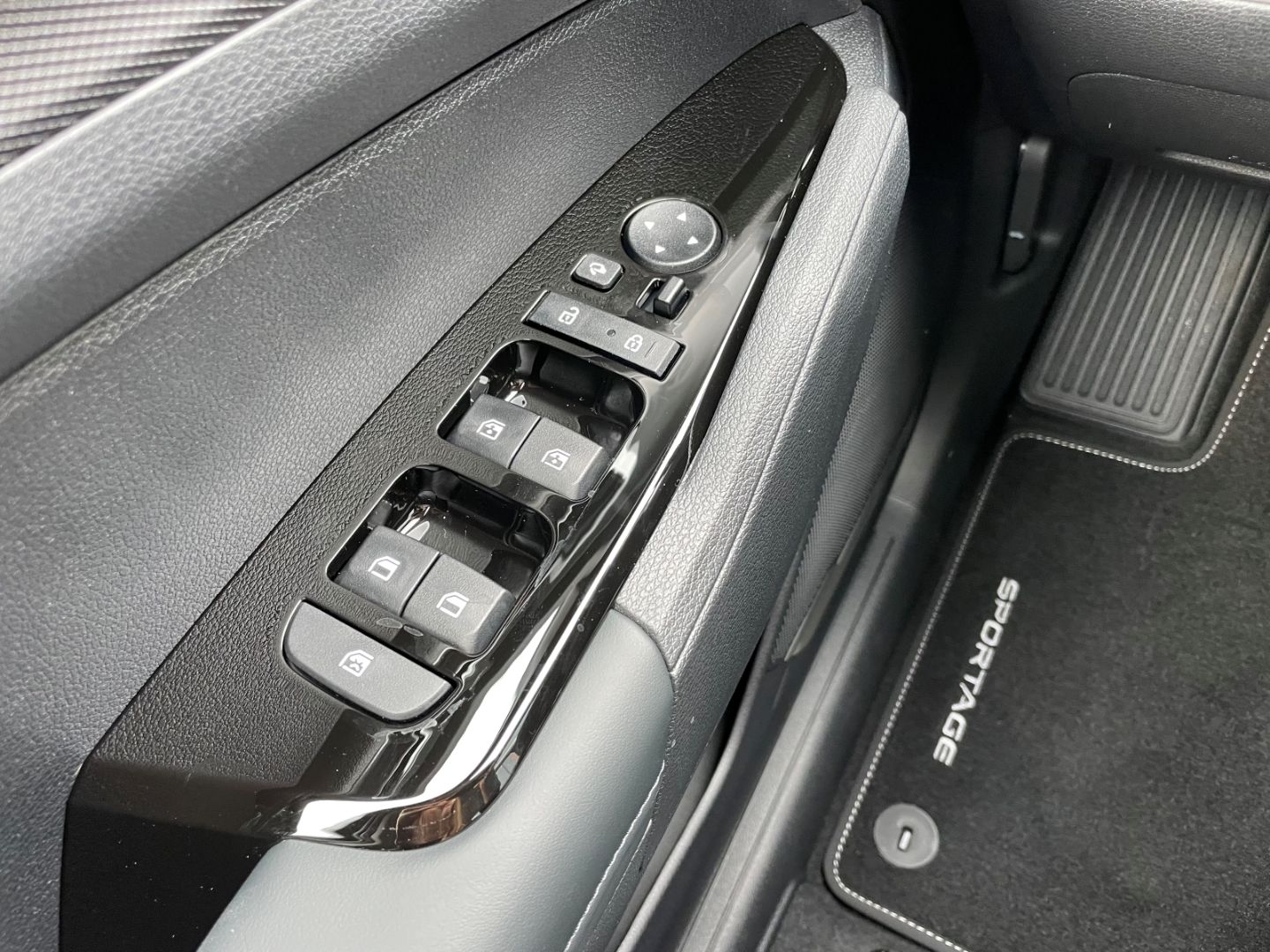 Fahrzeugabbildung Kia Sportage Ultimate Mild-Hybrid LED Kamera Winterp