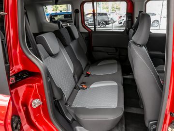 Ford Tourneo Courier 1.0 Titanium Kamera Navi ACC