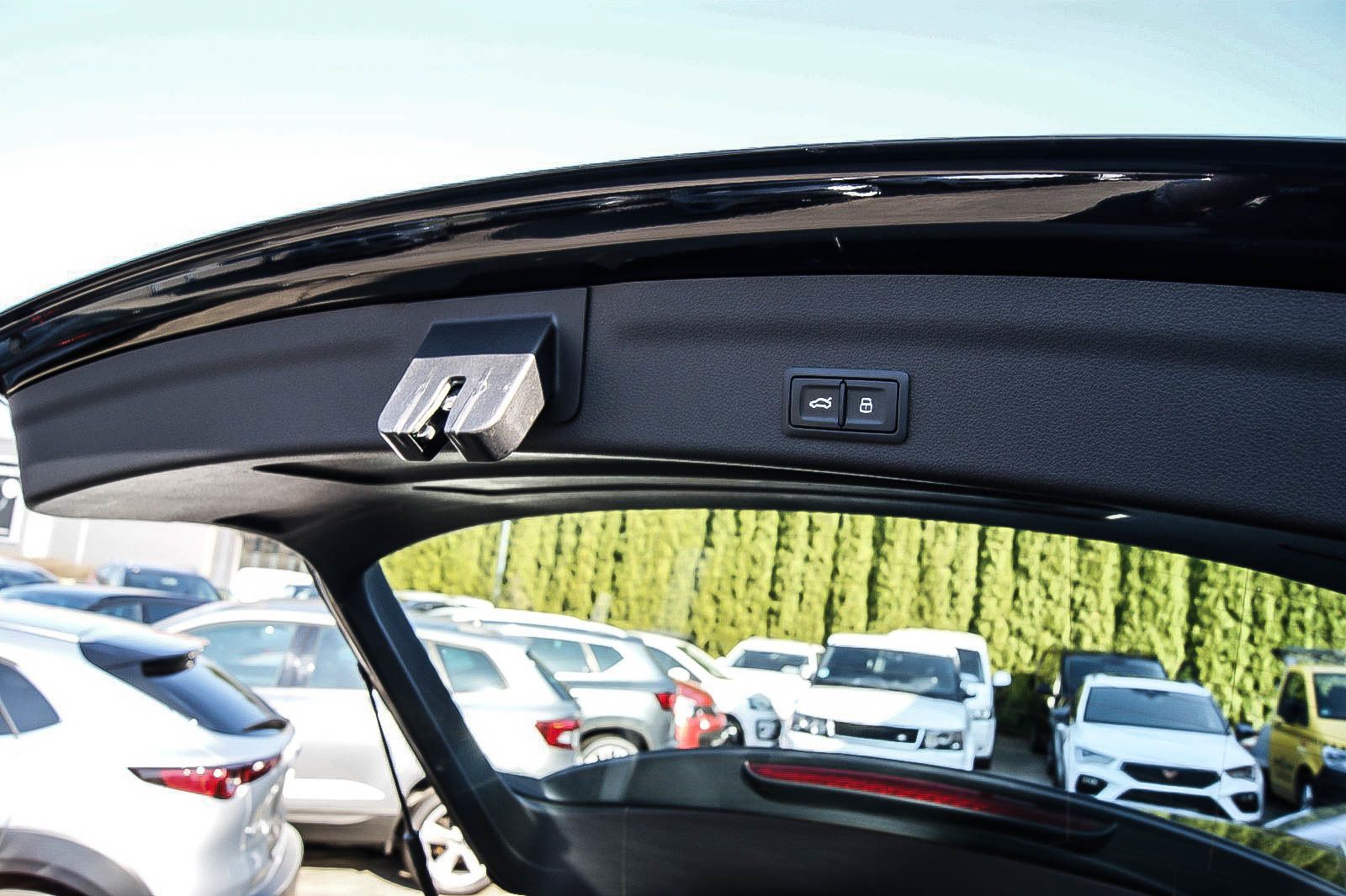 Fahrzeugabbildung Audi A6 Avant 50 TFSI e quattro S-LINE MATRIX ANHZV