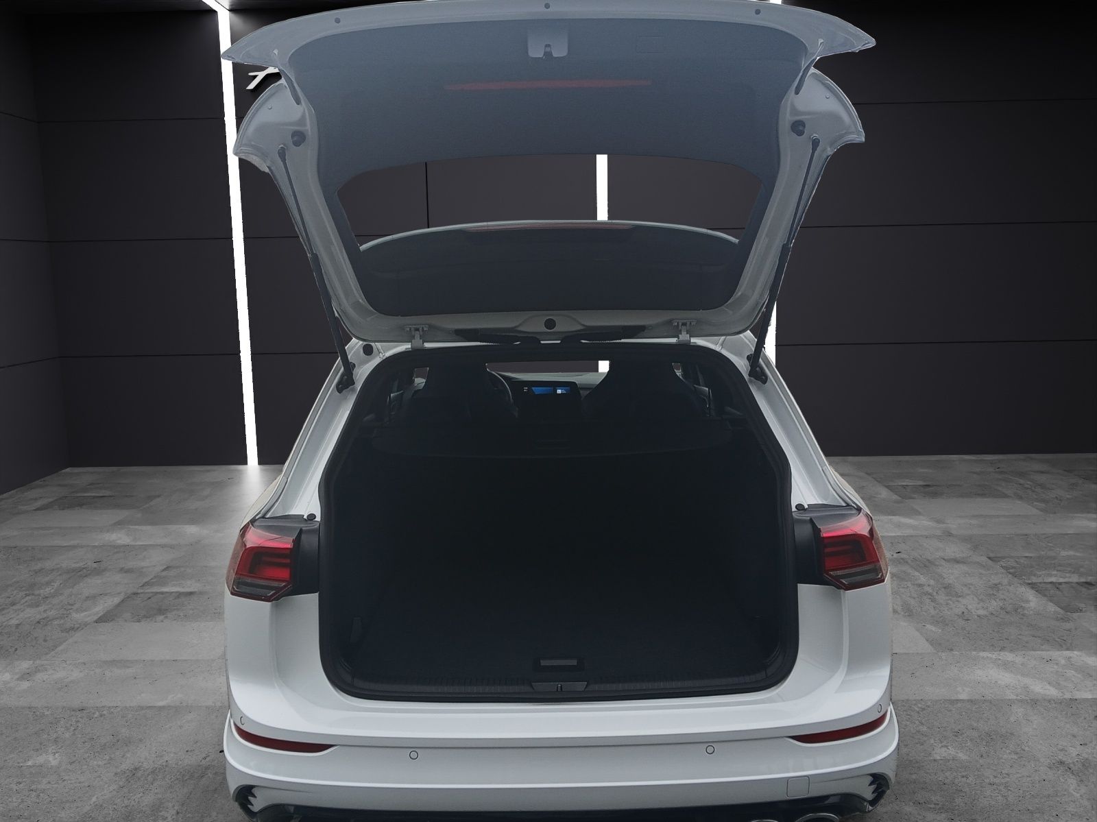 Fahrzeugabbildung Volkswagen Golf VIII Variant R DSG 4M LEDplus AHK Navi Harm