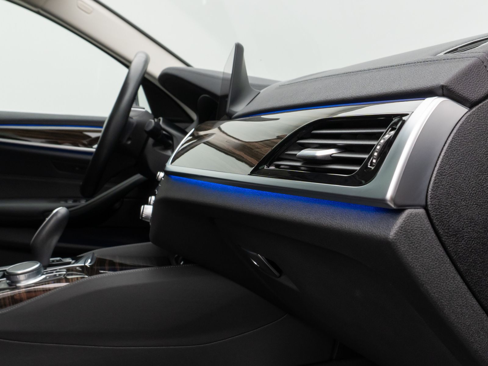 Fahrzeugabbildung BMW 530e xD LuxuryLine 360°Glasdach HUD HiFi Massage