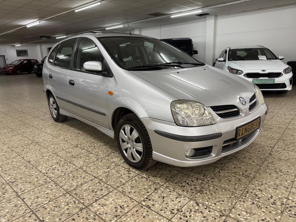 Nissan Almera Tino