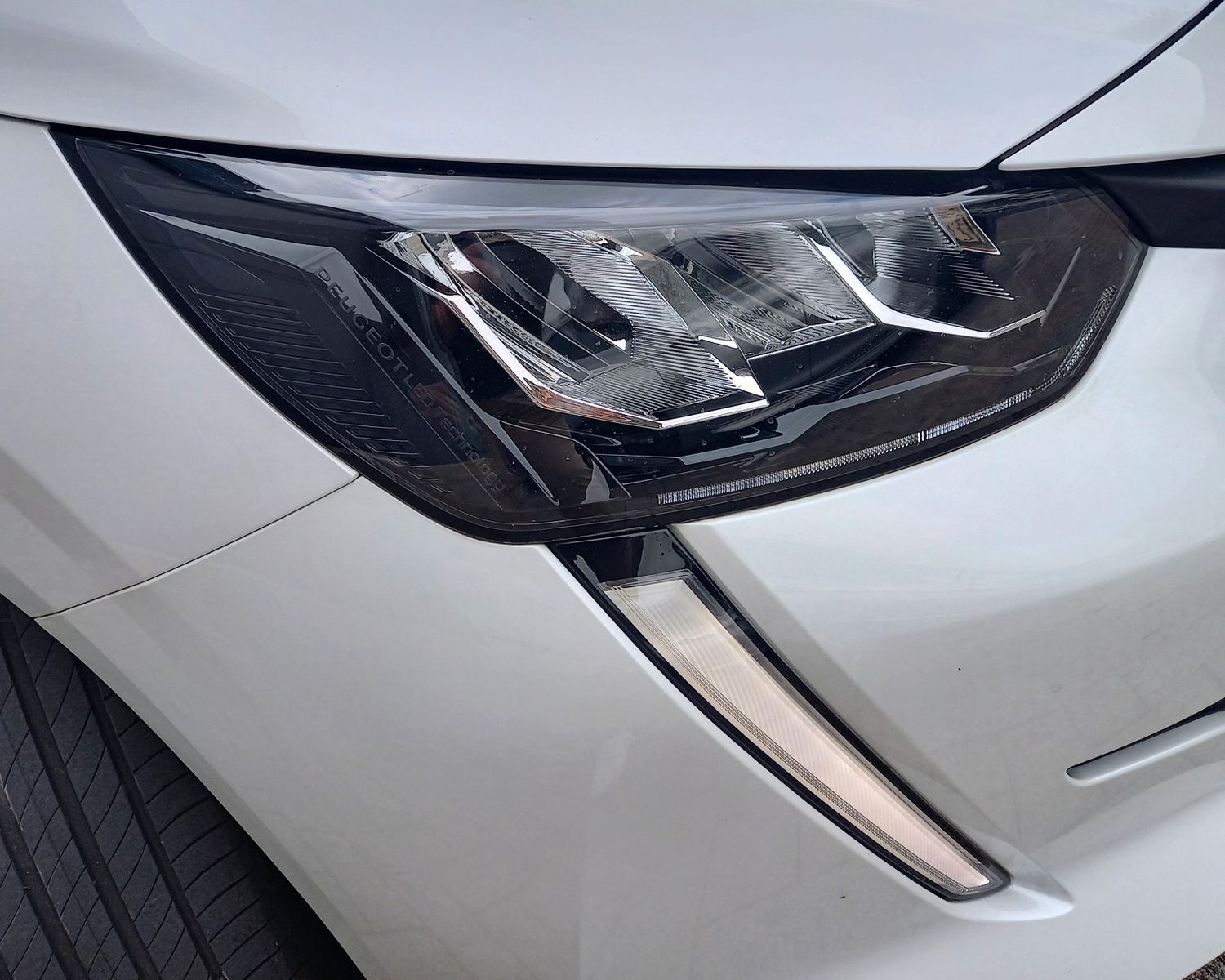 Peugeot 208 ALLURE PACK 15 BHDi 100 KAM*NAV*PDC*16 imagem 3