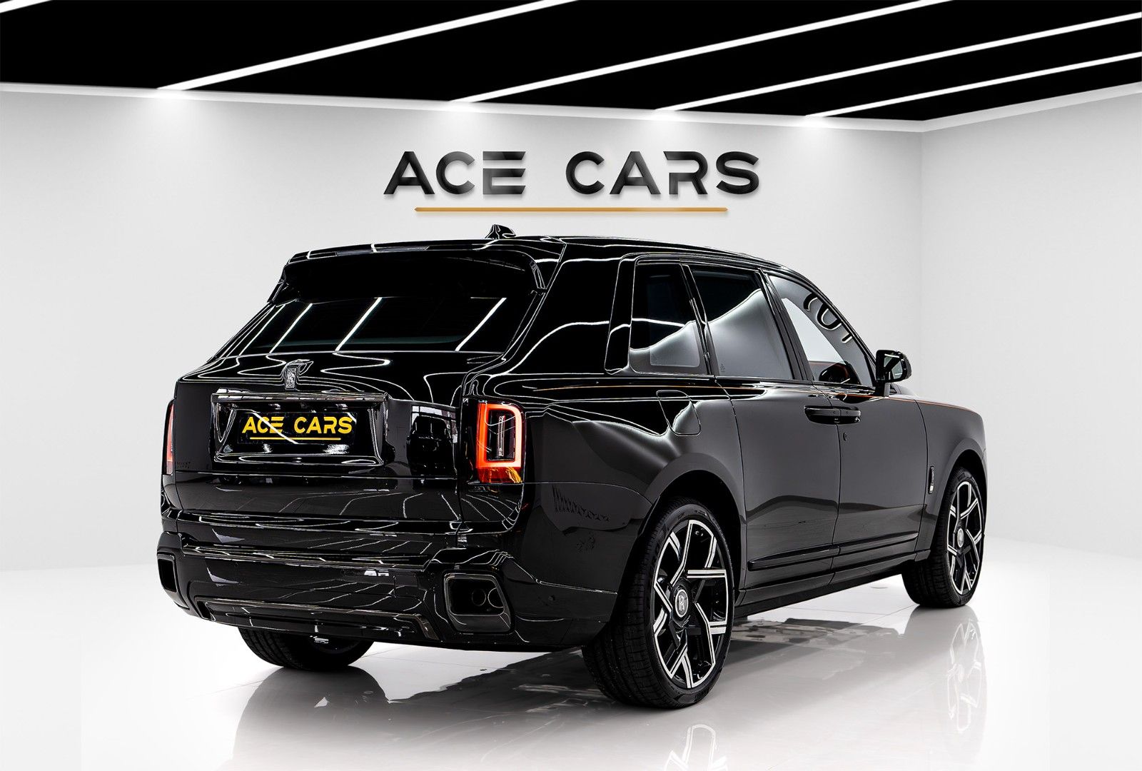 Rolls-Royce Cullinan Black Badge 4 Seats Feetrest imagem 2
