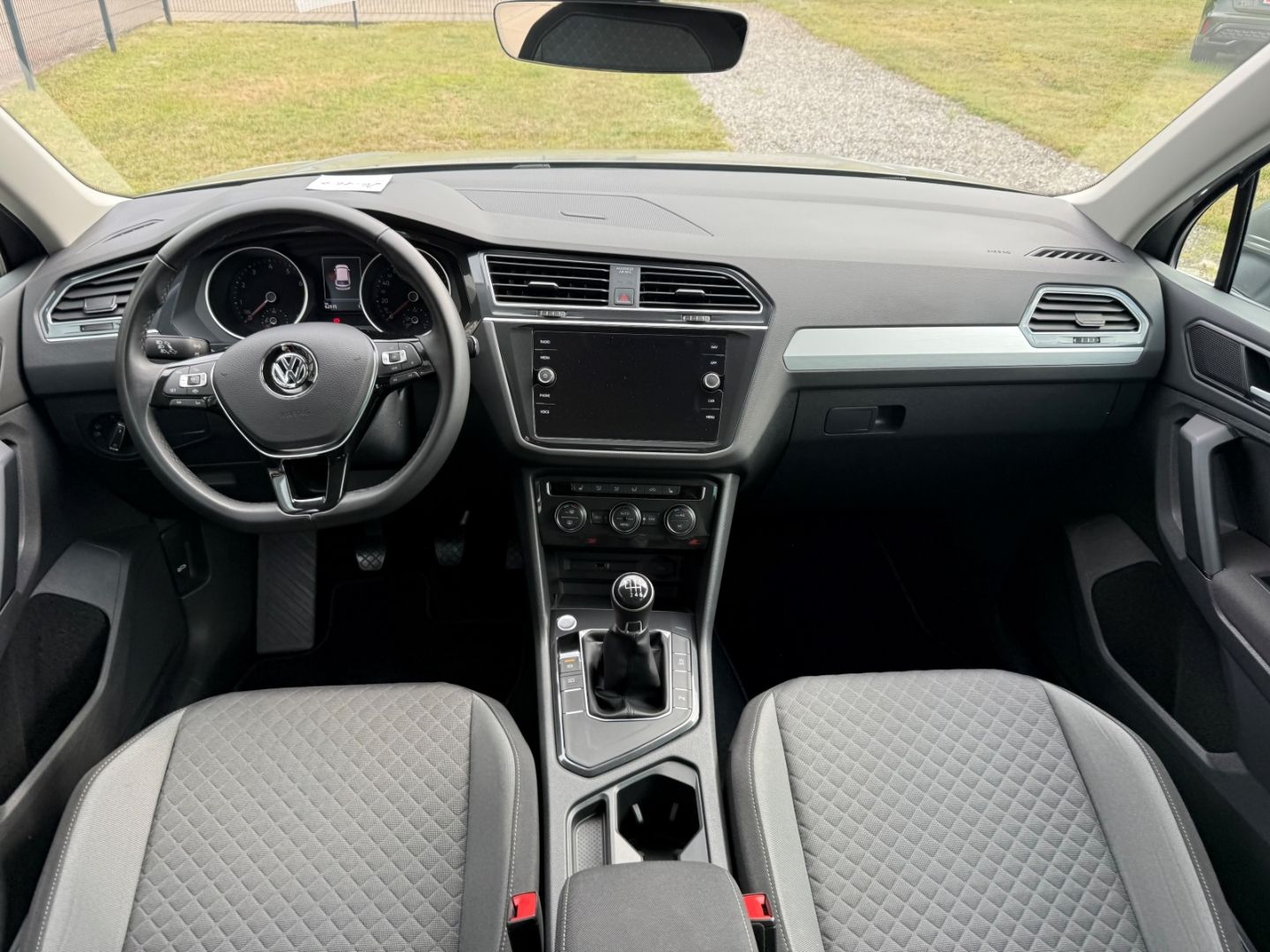 Fahrzeugabbildung Volkswagen Tiguan Comfortline ACC Navi LED PDC RFK WiPa Sic