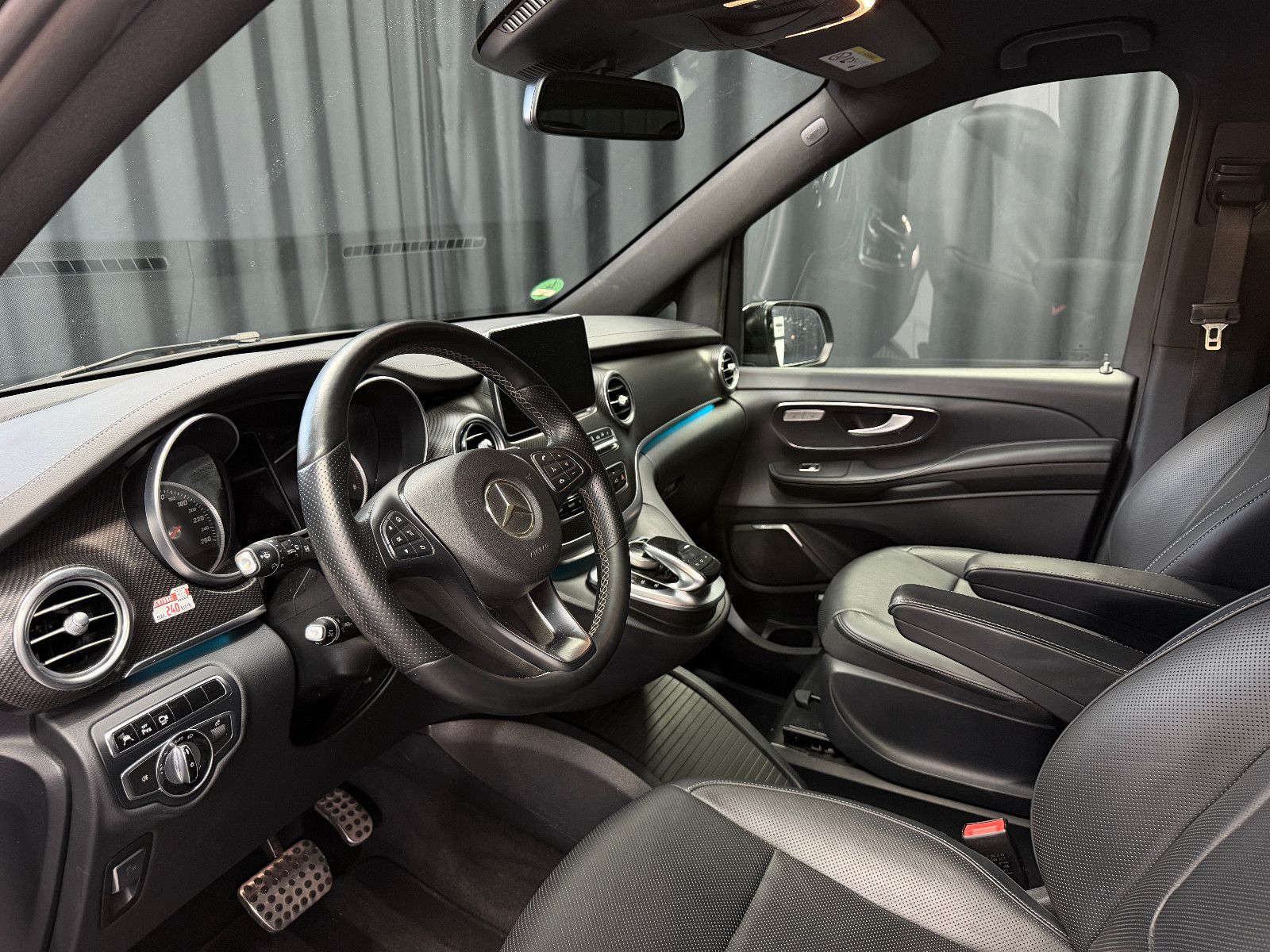 Fahrzeugabbildung Mercedes-Benz V 250d AVANTGARDE AMG EDITION lang|360°|AHK|LEDE