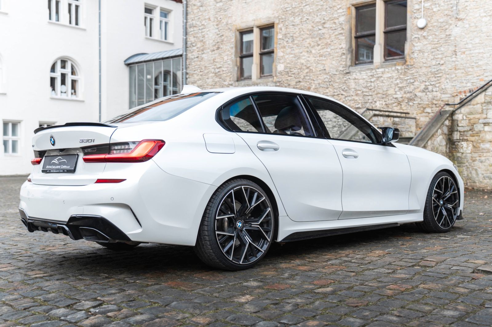 Fahrzeugabbildung BMW 330iX M-Performance HIFI KAM LED NAV CARPLAY