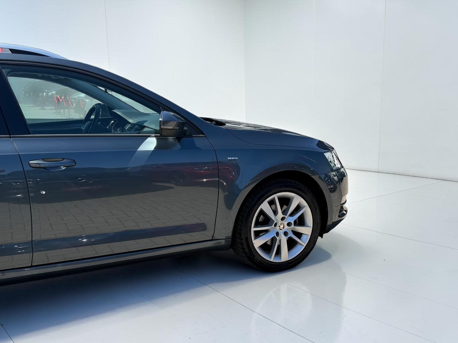 Skoda Octavia Combi 1.5  STNDHEIZ*PANO*AHK*LED*ACC*KAM