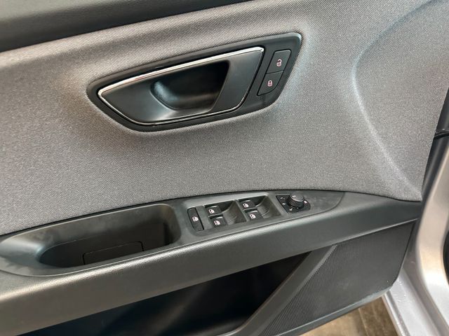 MYAUTOCENTER – Gebraucht- und Jahreswagen mit Werkstattservice in Pfaffenhofen Seat Leon *TAMPO*NAV*CARPLAY*2-ZONEN*PDC*SitzHZ*