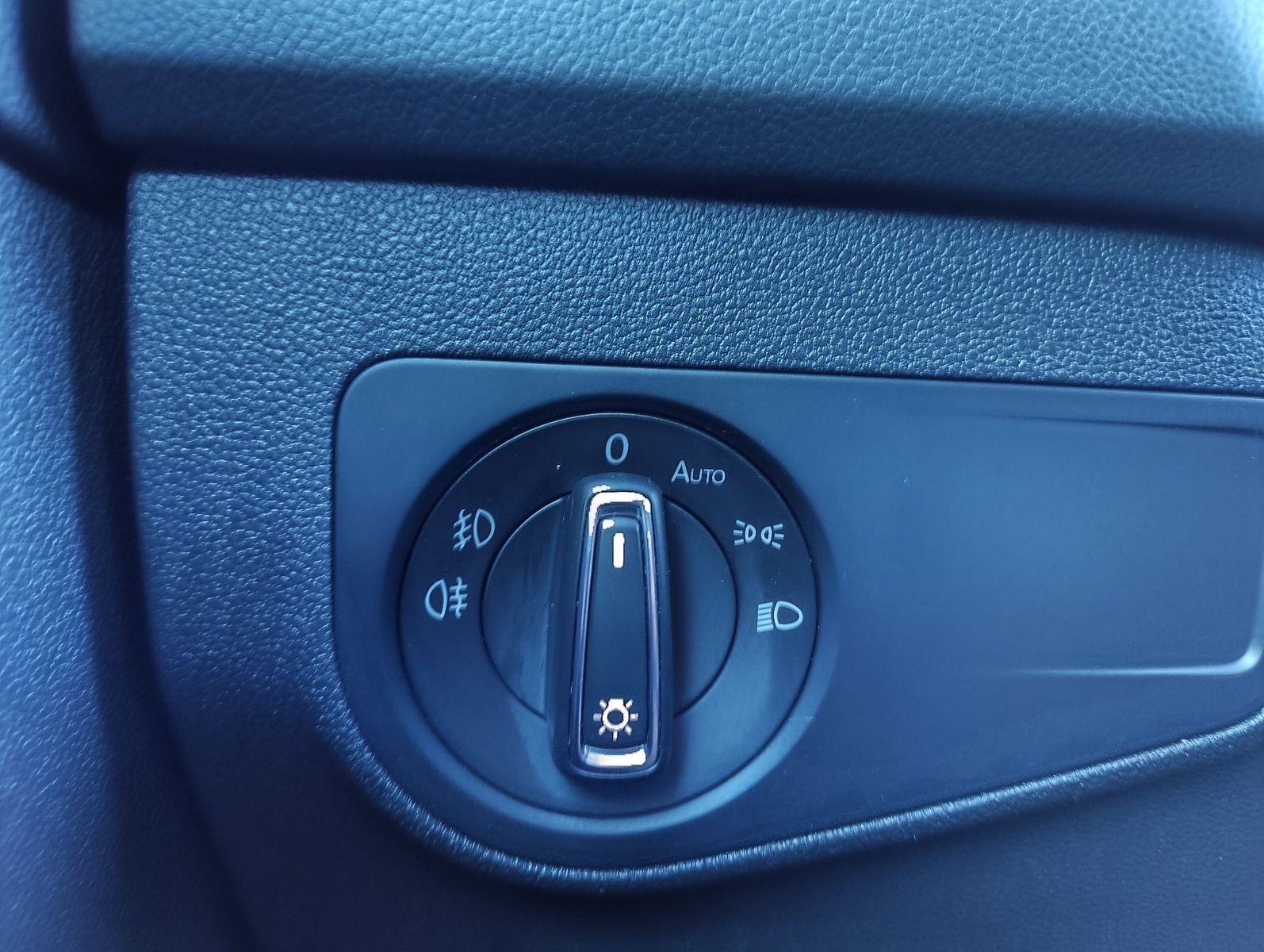 Fahrzeugabbildung Volkswagen Tiguan Highline 2.0 TDI (190 PS) 4Motion DSG