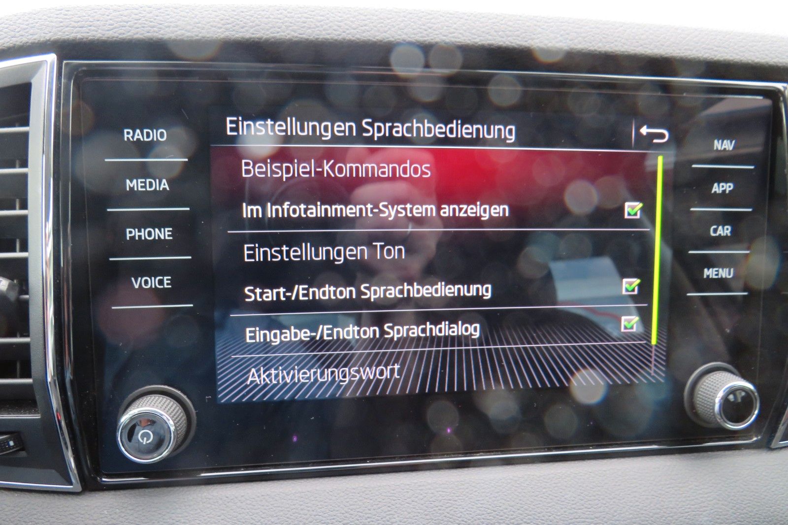 Fahrzeugabbildung SKODA Karoq Ambition DSG GRA AHK SITZH. KAMERA NAVI 1.