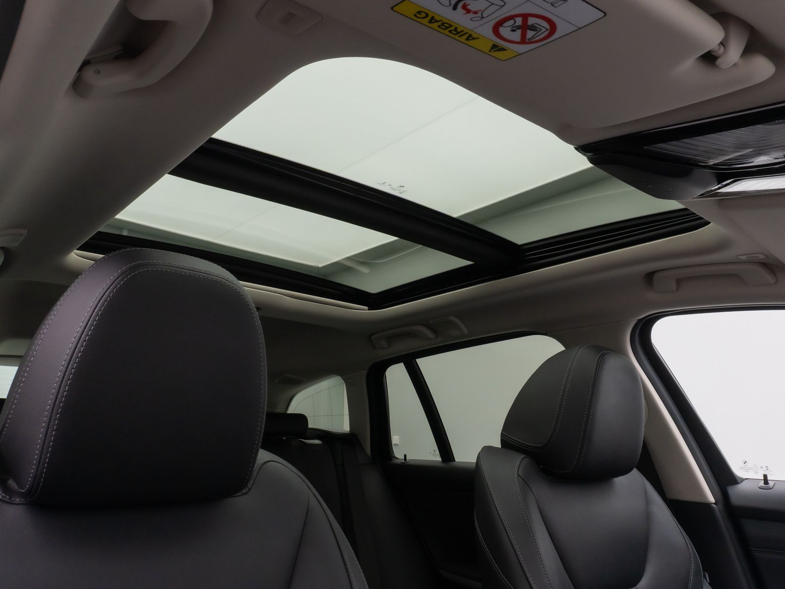 Fahrzeugabbildung BMW 330i xD SportLine Panorama Kamera Laser DAB HiFi