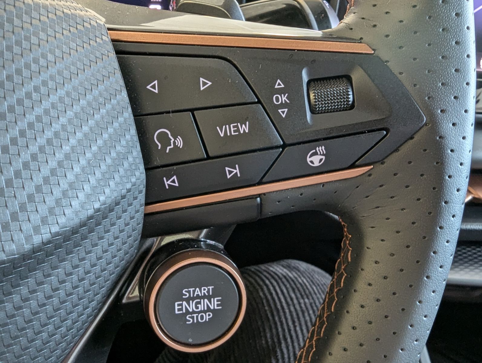 CUPRA Terramar 2.0 VZ 4D Drive-XL HUD Matrix Pano 20" - Image 22