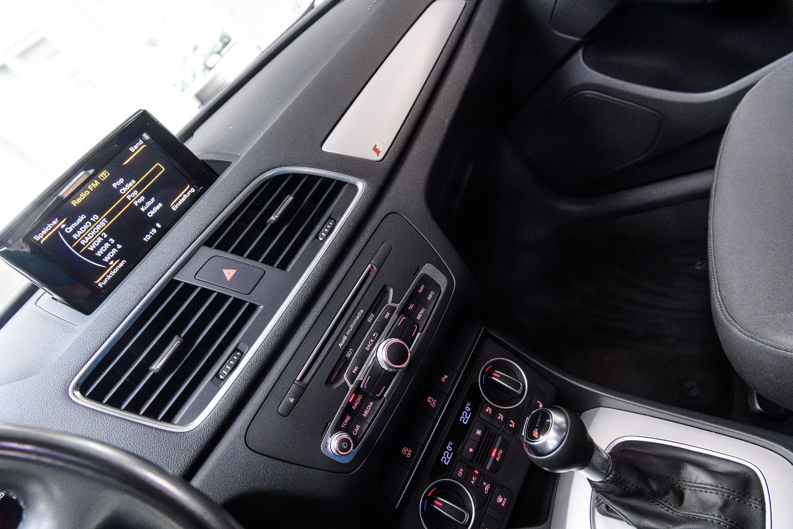 Fahrzeugabbildung Audi Q3 1.4l 110kw S-Line +AHK +Pano +Navi
