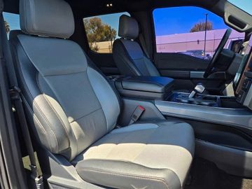 Ford F 150 Lightning Flash grosse Batterie im Vorlauf