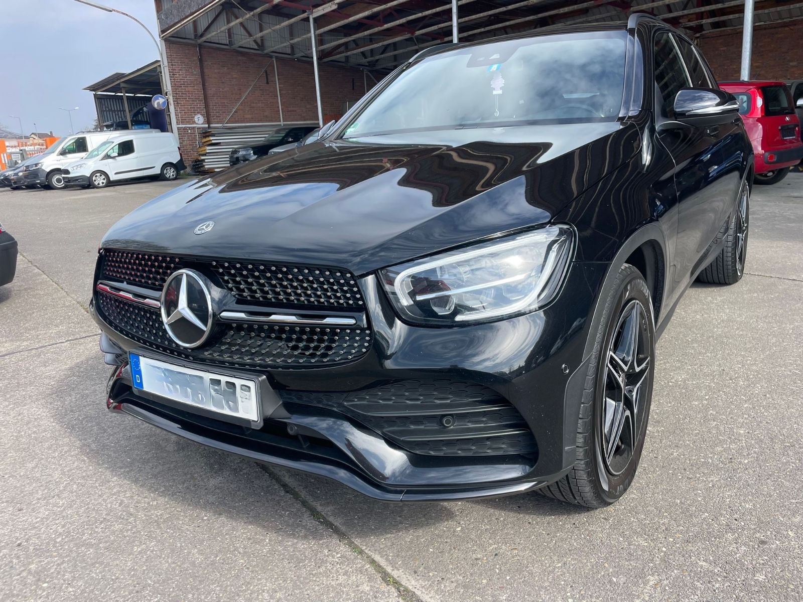MERCEDES-BENZ GLC 220 d AMG 4Matic/SHZ/PANO/AHK/LED
