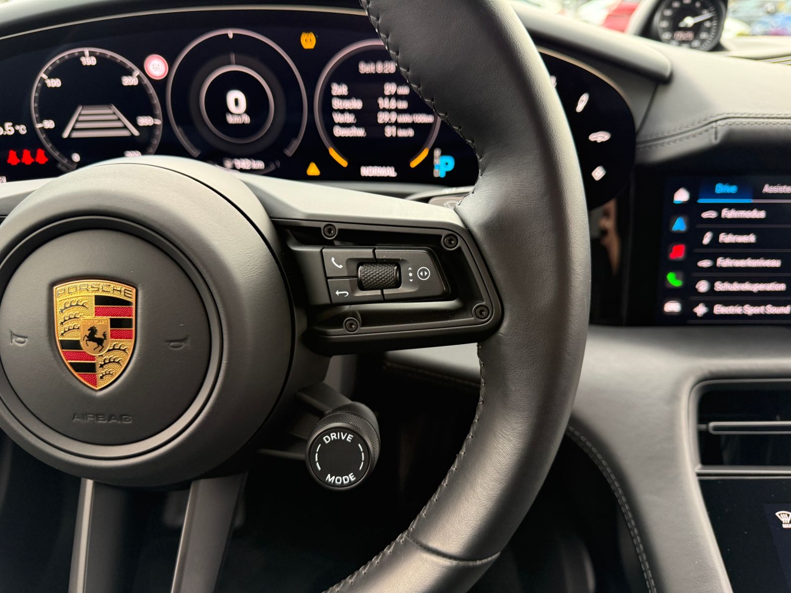 Fahrzeugabbildung Porsche Taycan Sport Turismo GTS PANO 360° CHRONO HUD
