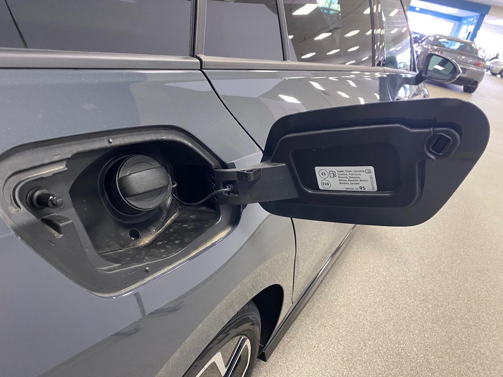 Fahrzeugabbildung Volkswagen Variant 2.0 TSI 4Mot R-Line BlackStyle+AHK+MATRI