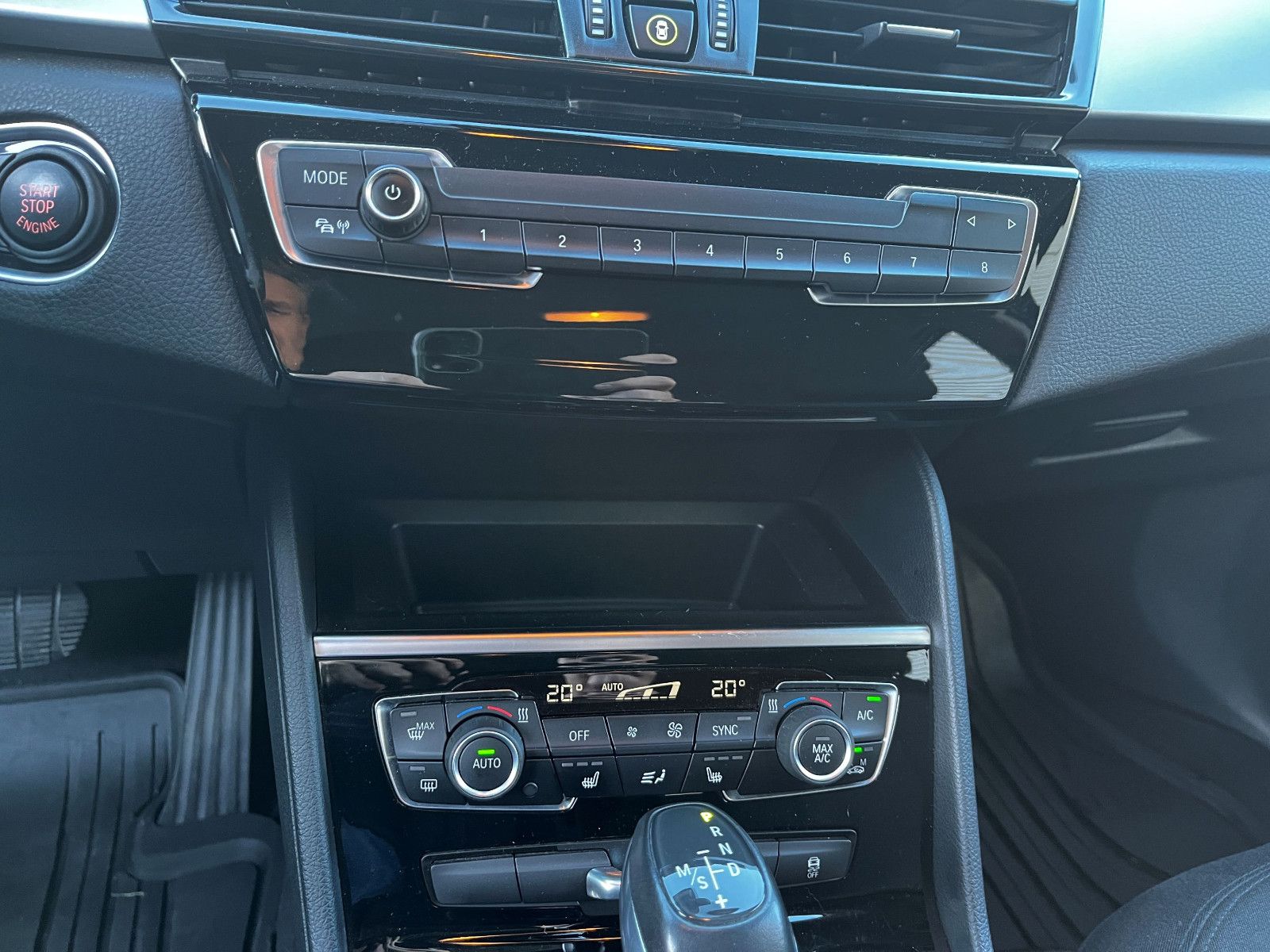 Fahrzeugabbildung BMW 218i Active Tourer PDC SHZ LM UVM