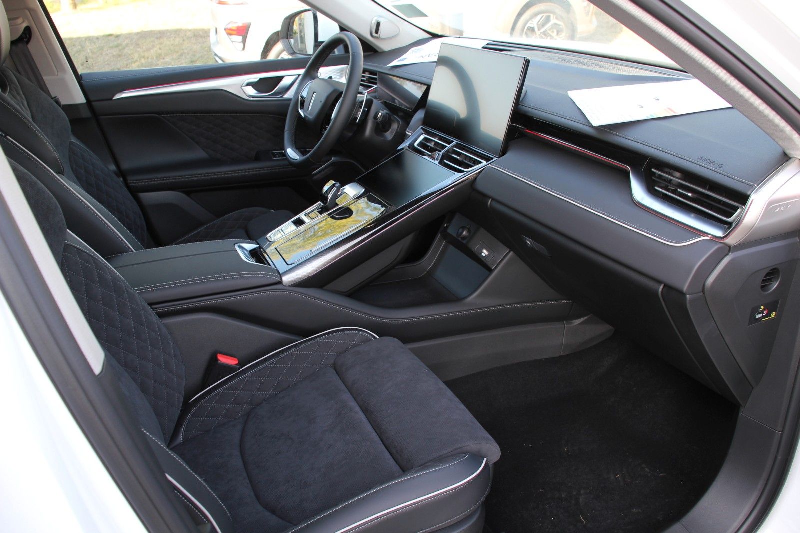 Fahrzeugabbildung GWM Wey 05 2.0 PHEV 350 kW AWD Luxury