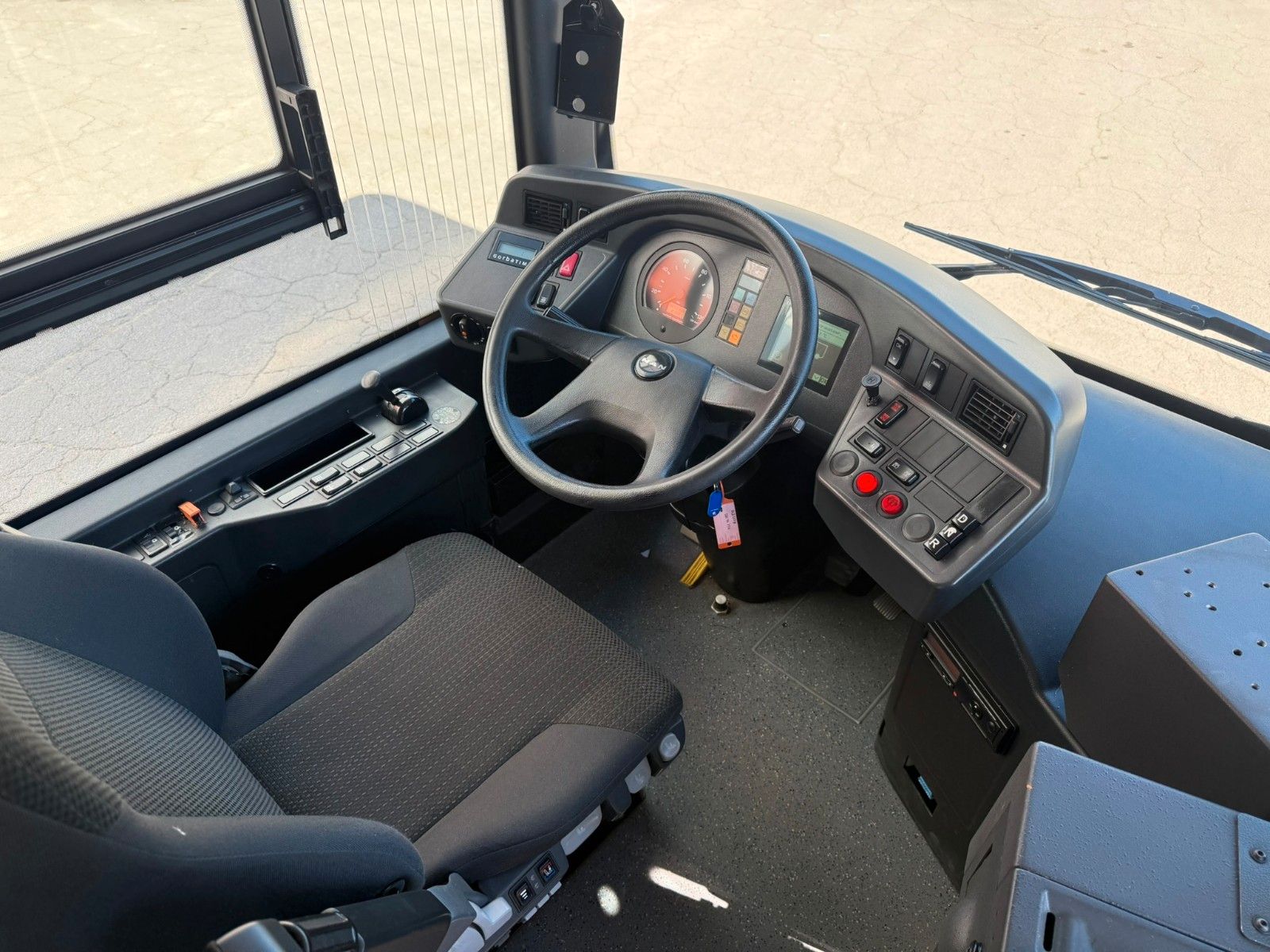 MAN  2015 - Image 14 of 28