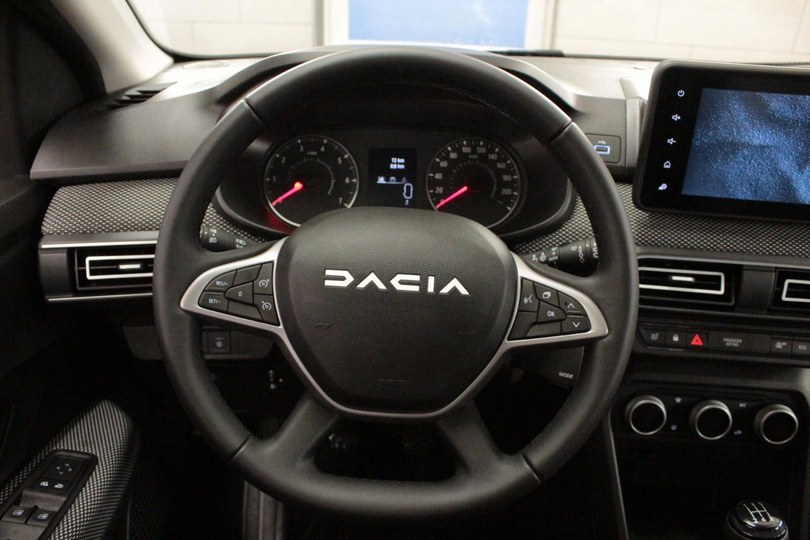 Fahrzeugabbildung Dacia Sandero TCe 100  Benzin /Expression*Winterpaket*