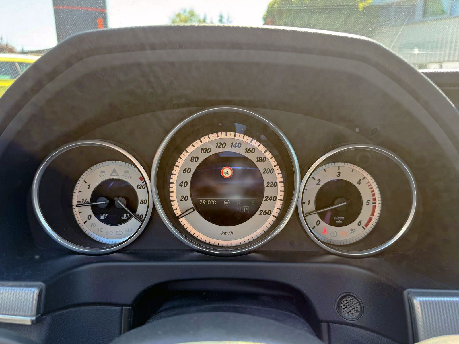 Fahrzeugabbildung Mercedes-Benz E 350 Avantgarde Bluetec MwSt. AHK 360° H&K  ACC