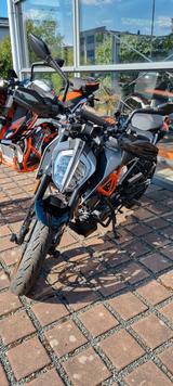 KTM Duke 125, 1400Km! Werksgarantie! Akrapovic! Neuw - KTM 125