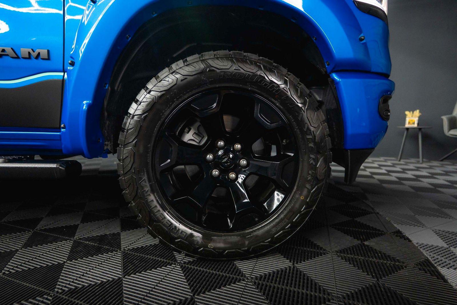Fahrzeugabbildung Dodge RAM 5.7 V8 HEMI 4x4 LIMITED Blue Edition Offroad