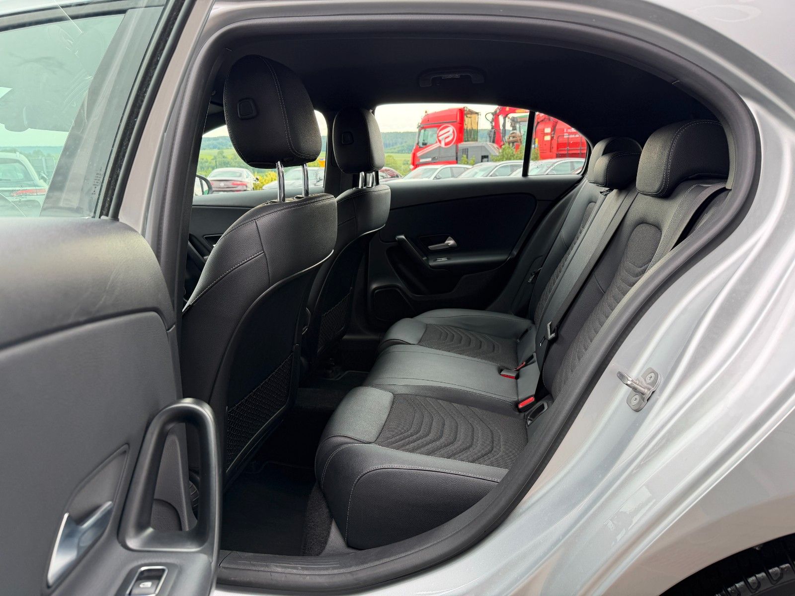 Fahrzeugabbildung Mercedes-Benz A 200 AHK+LED+Carplay+R-Kamera+SHZ+IHC