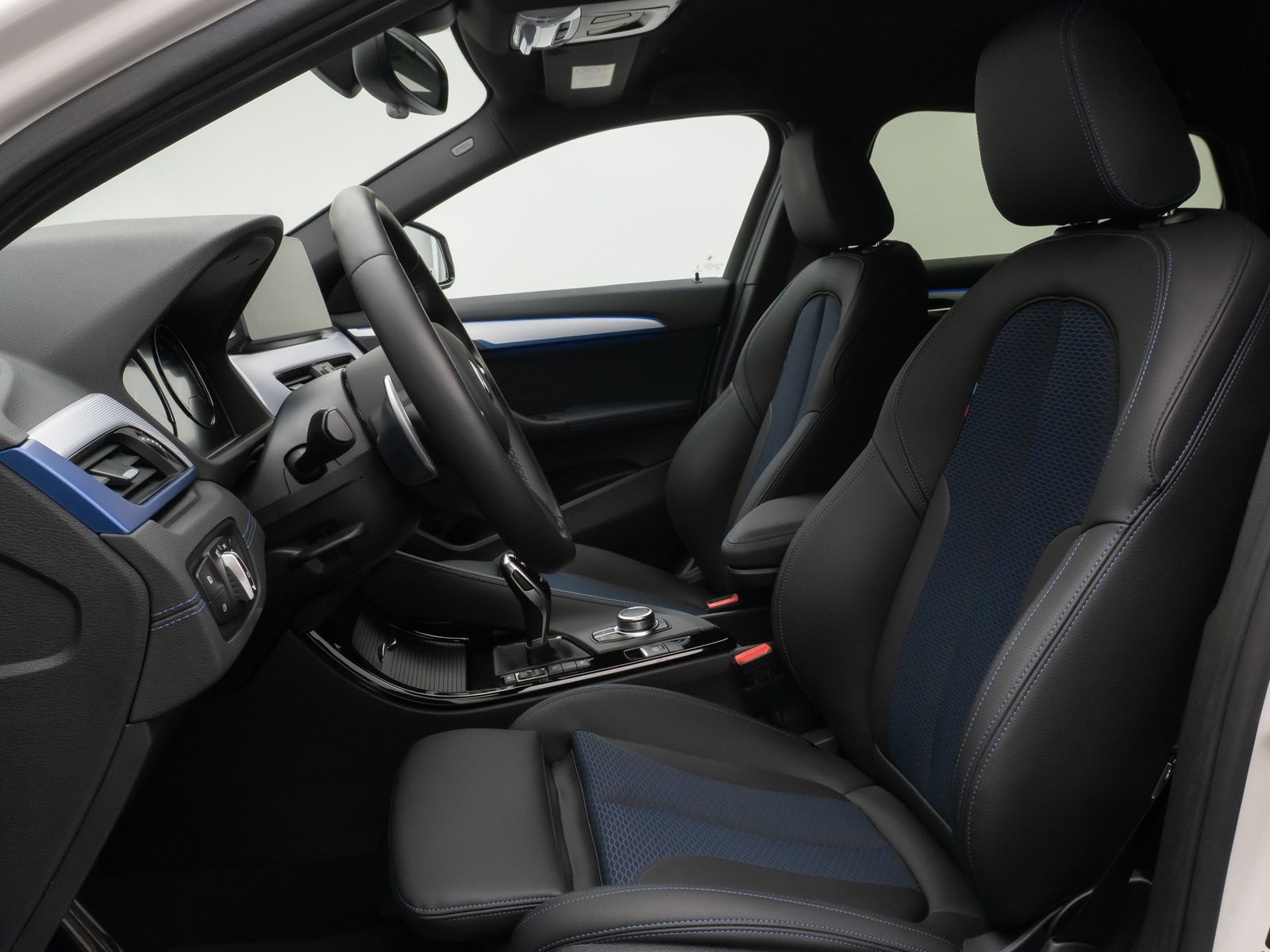 Fahrzeugabbildung BMW X2 xD20i M Sport Kamera HUD DAB Navi+ Alarm 19"