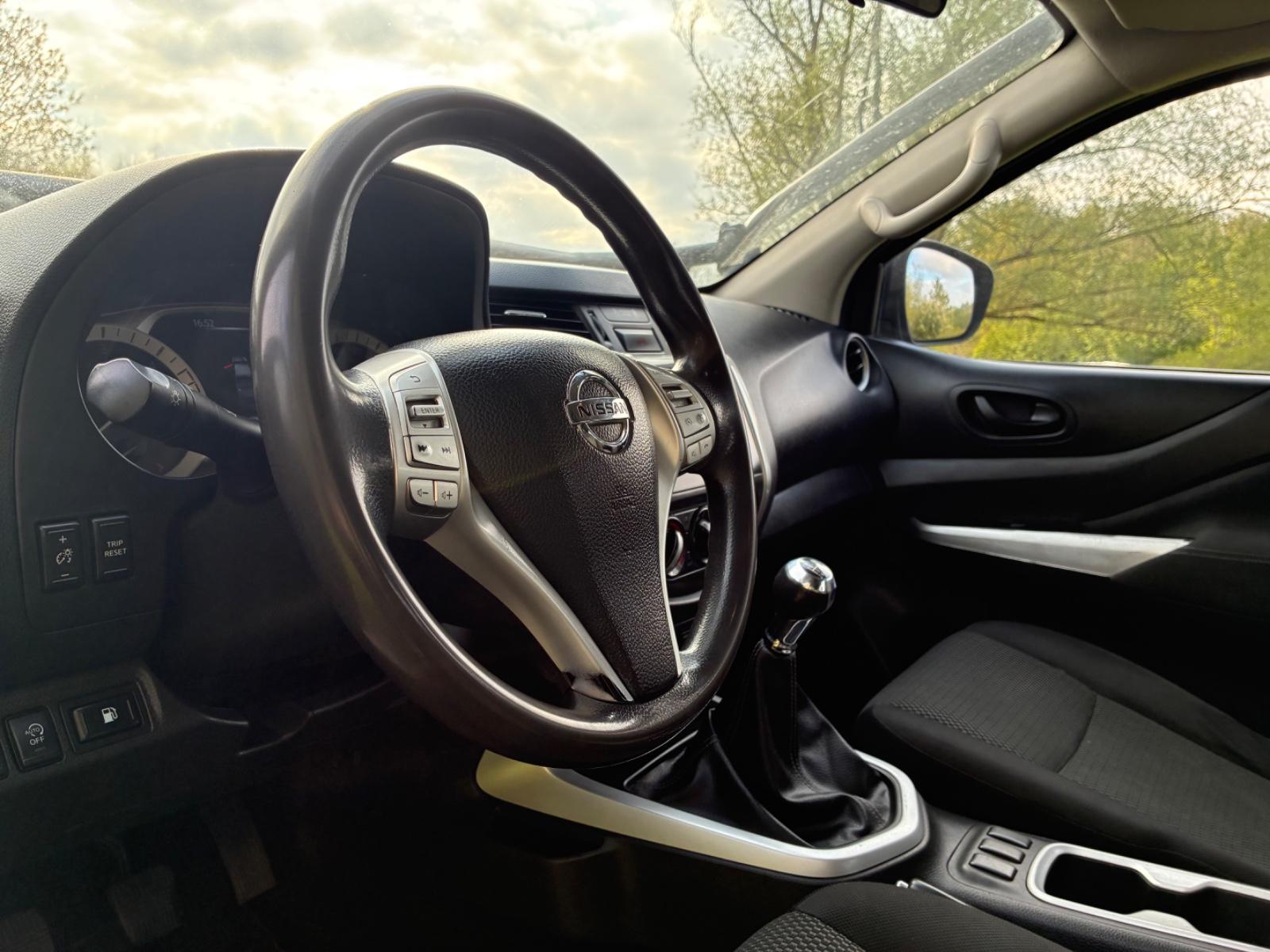 Nissan Navara NP300 Double Cabine 163ch - 2 ème main - Attelage - Entretien complet - CT récent