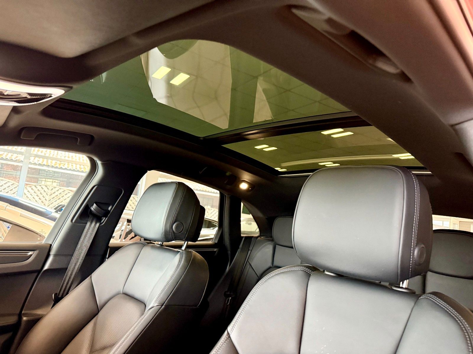 Fahrzeugabbildung Porsche Macan Luftfederung/Panorama/Keyless/21Zoll/BOSE