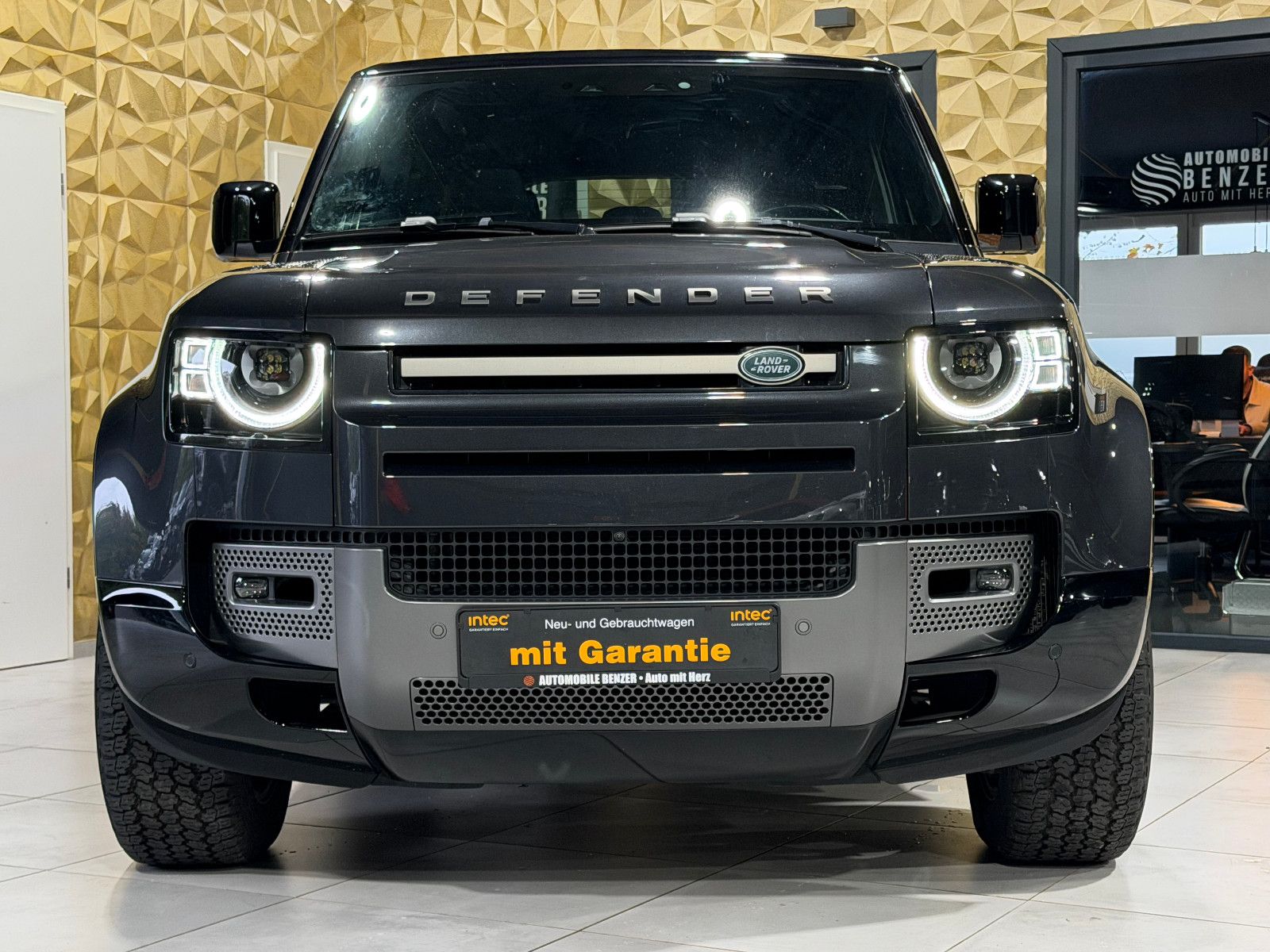 Fahrzeugabbildung Land Rover Defender 110 X-Dynamic SE/PANO/360''KAM/MEREDIAN