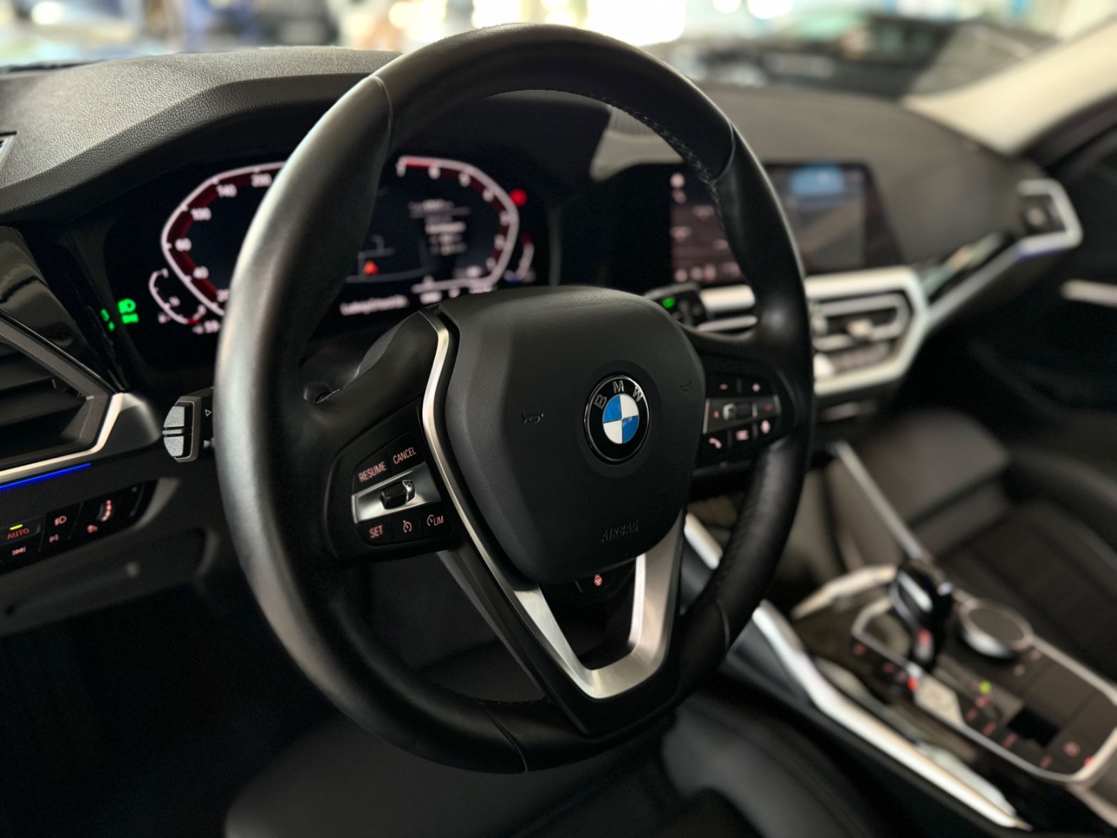 Fahrzeugabbildung BMW 330i xD Sport Line Laser HUD DAB Komfort AHK