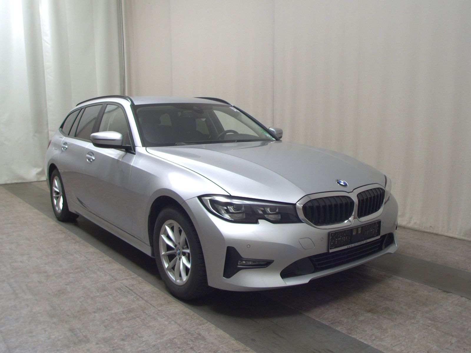 BMW 318d Touring Advantage T-Leder Navi LED LC Prof. foto 3