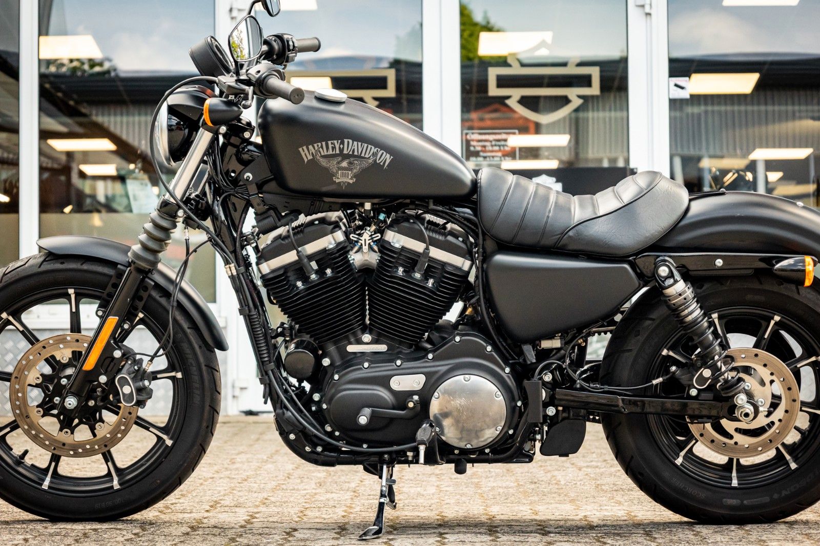 Fahrzeugabbildung Harley-Davidson XL883N Iron 883 - Vance & Hines