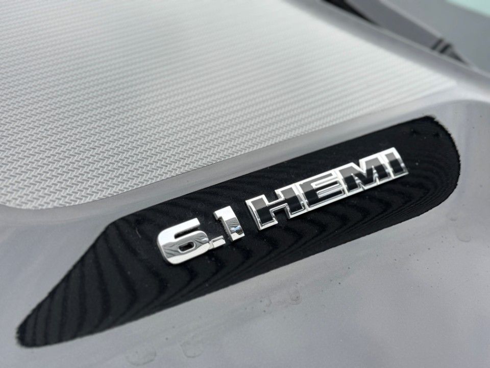 Fahrzeugabbildung Dodge Challenger 6.1 SRT8 Neuwagenimport Navi SD Leder