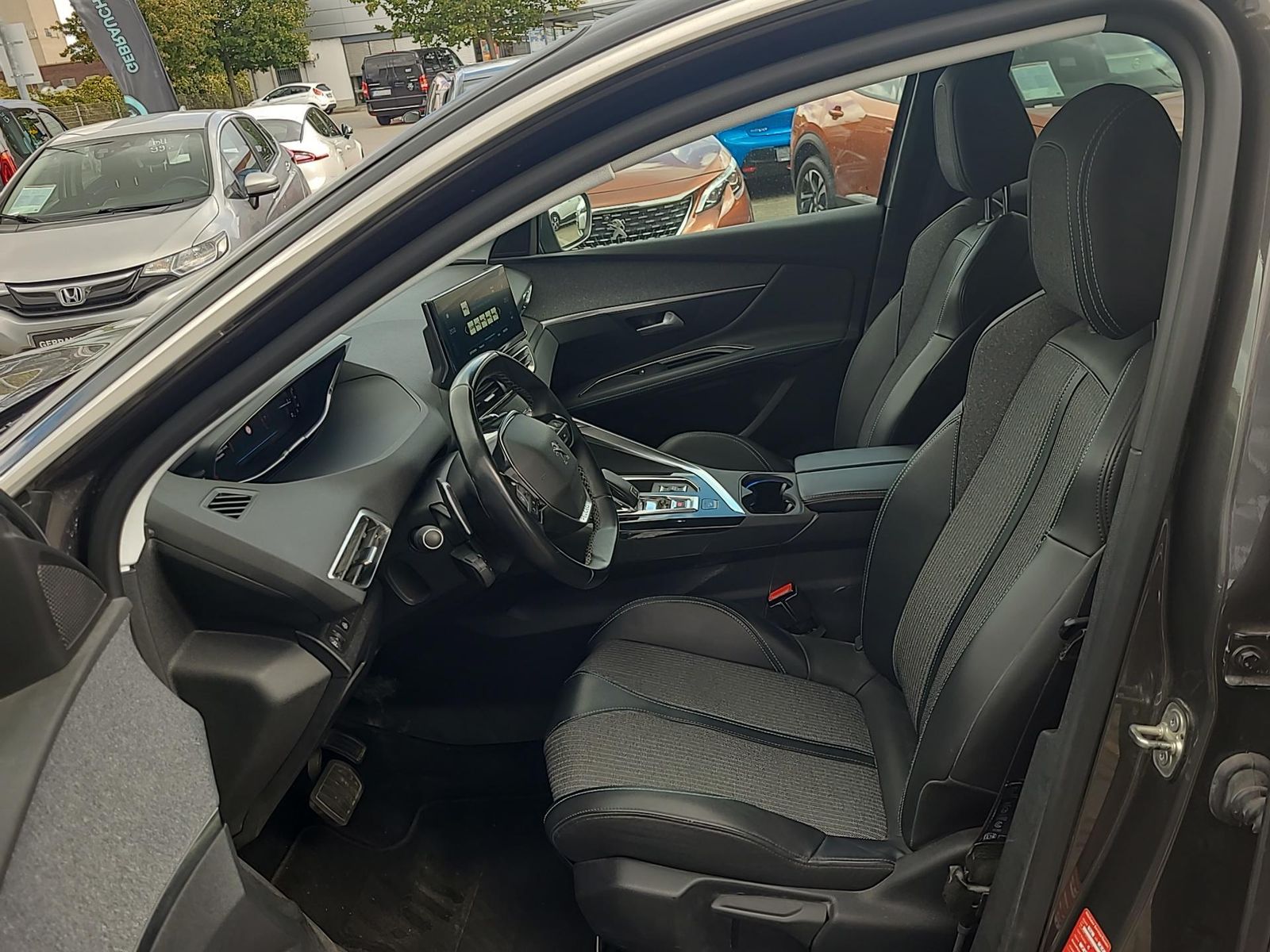Fahrzeugabbildung Peugeot 3008 Allure +180KAMERA+SHZ+PDC+CARPLAY+TEMPOMAT