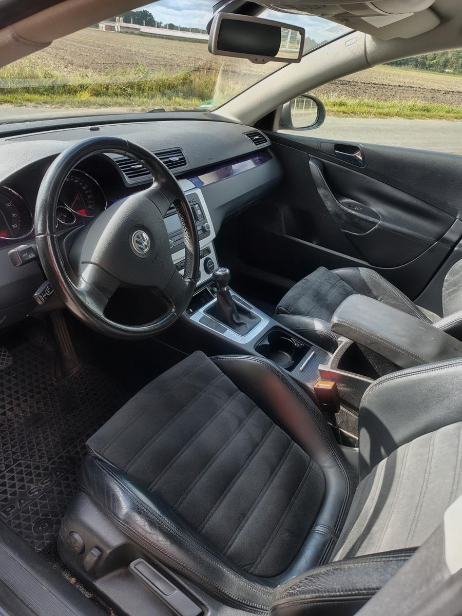 Volkswagen Passat 2005 — interior