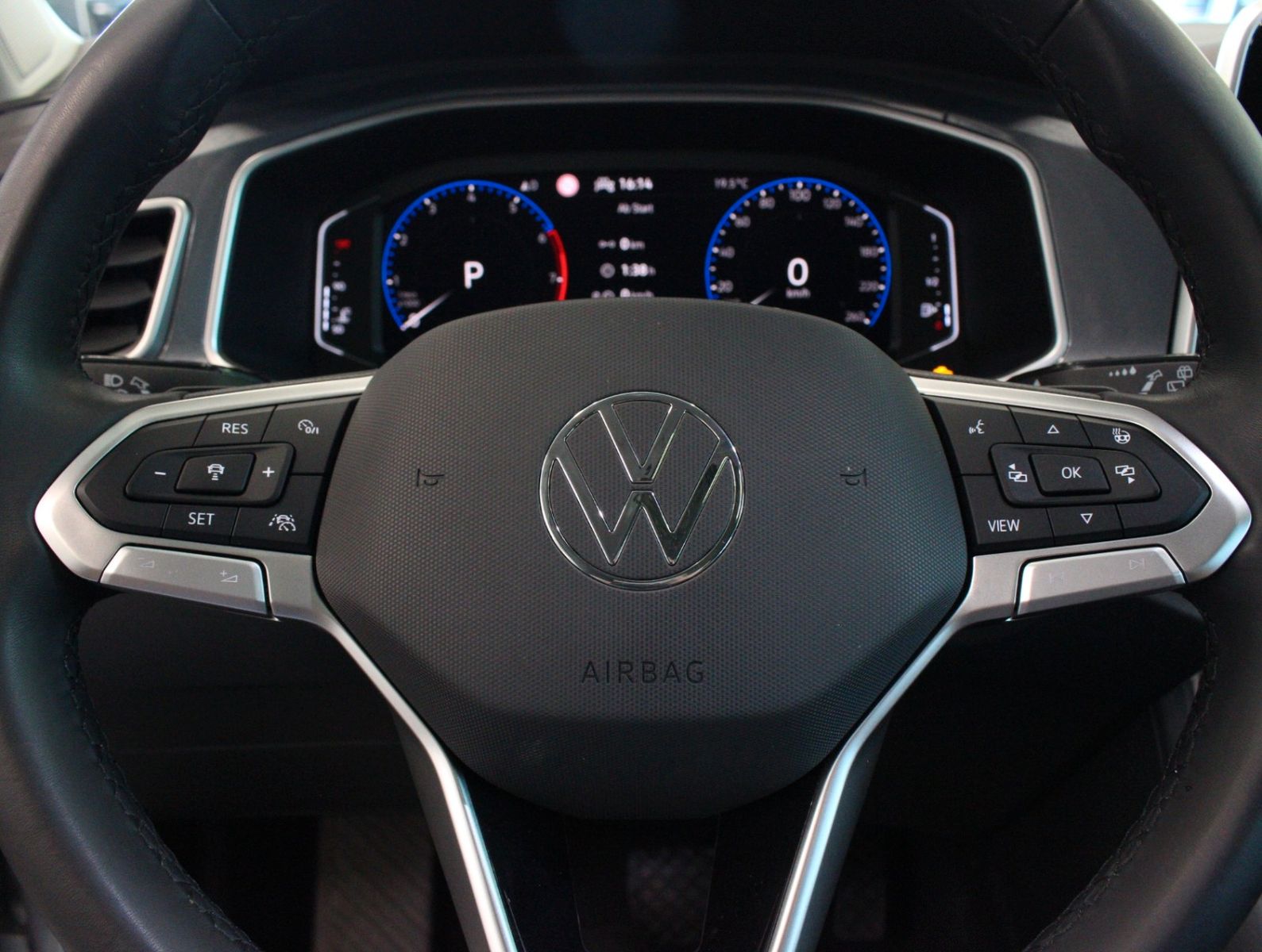 Fahrzeugabbildung Volkswagen T-Roc 1.5 TSI DSG Style*PNRM*Navi*Kamera