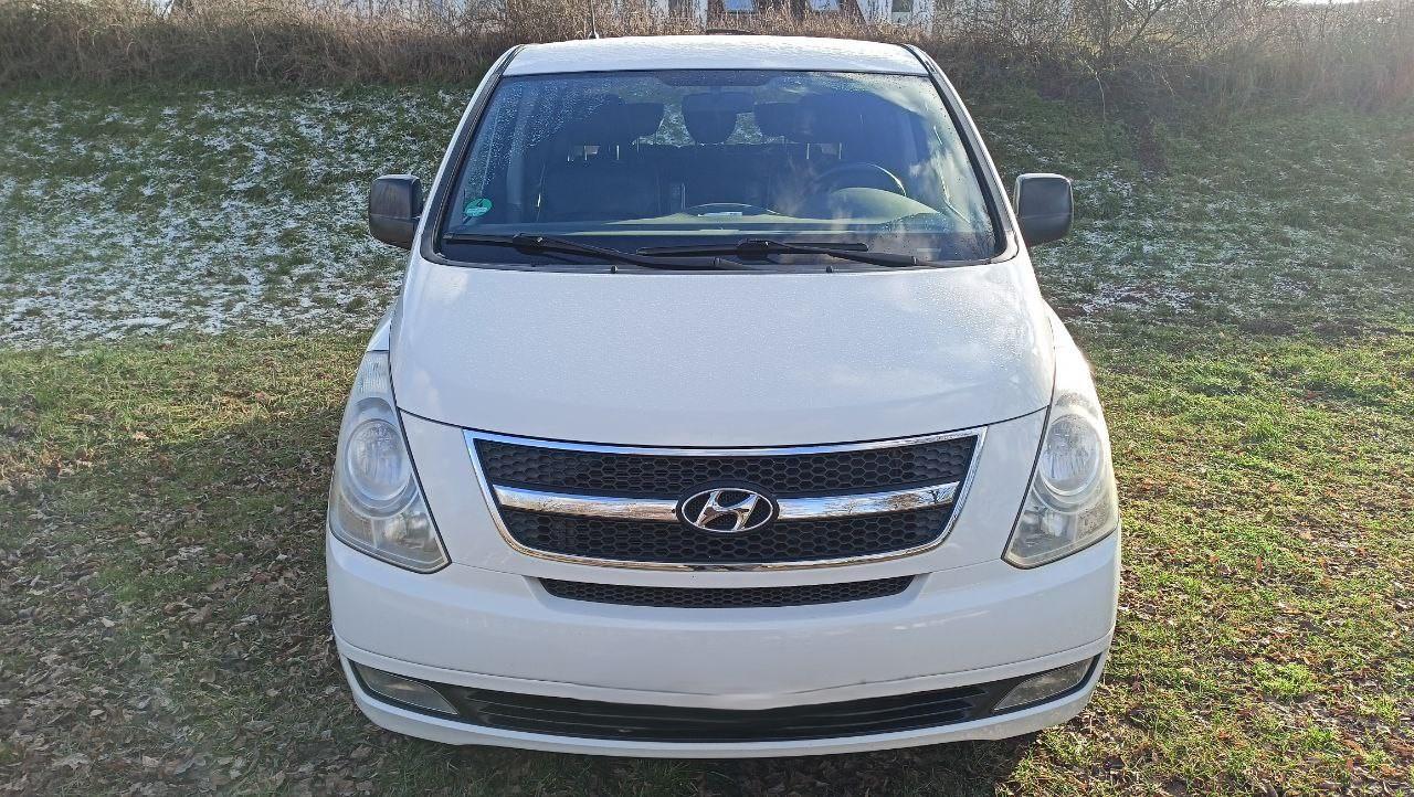 Hyundai Vollausstattung, 1. Hand, 8-fach bereift
