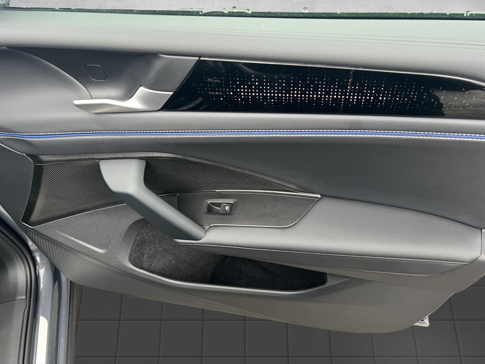 Tiguan R-Line 2.0 TDI DSG 4M AHK*Navi**Pano*Blac