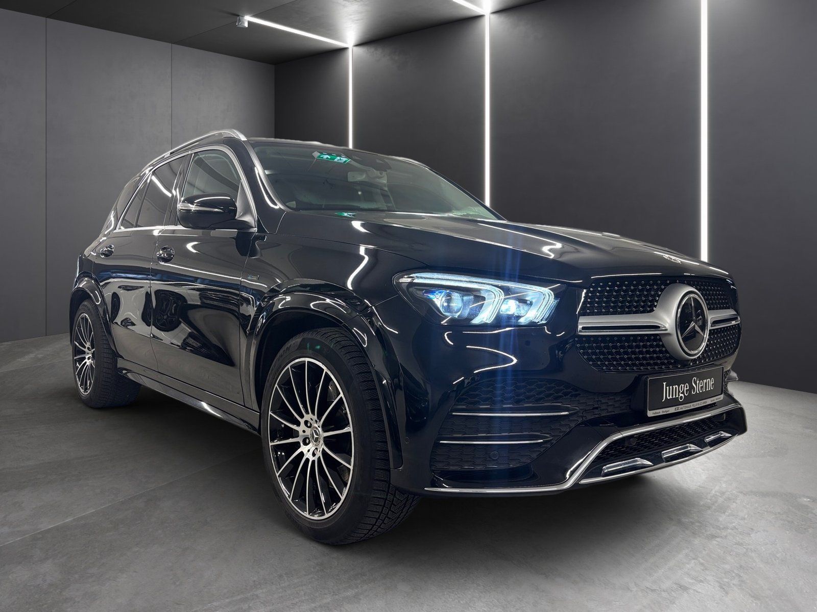 Fahrzeugabbildung Mercedes-Benz GLE 350de 4M*AMG*DISTRONIC*MULTIBEAM*AIRMATC*360