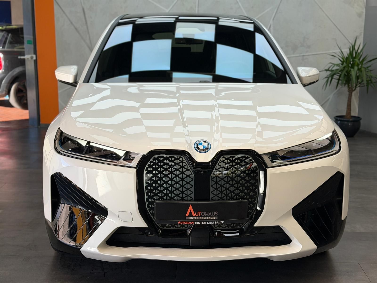 BMW iX 40 Sport HUD AHK PANO LED KAM VIRT H&K LM foto 4